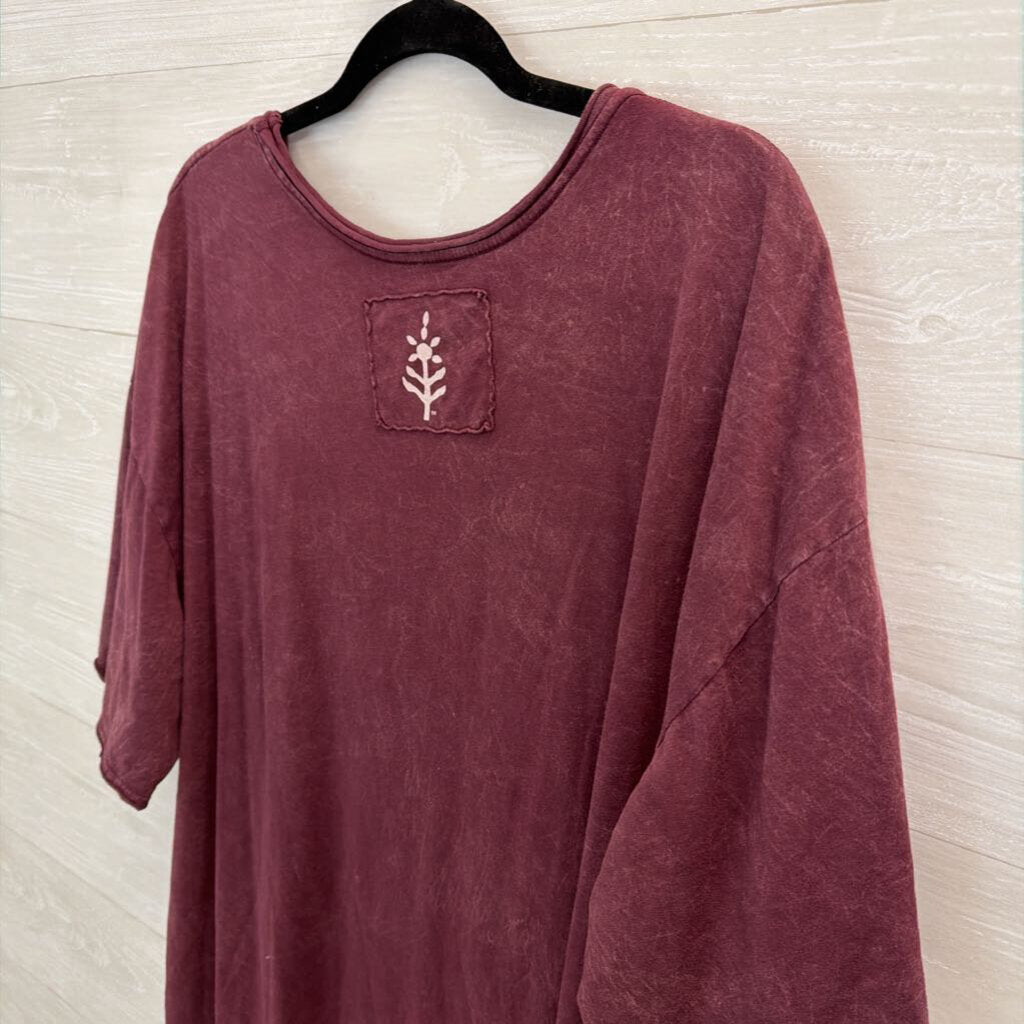 Open Hands by Kantha Bae Burgundy/ Beige Graphic Top Free Size