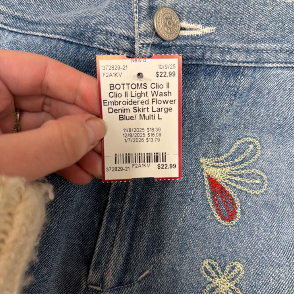 Clio II Light Wash Embroidered Flower Denim Skirt Large