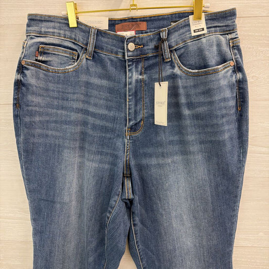 Judy Blue Medium Wash Mid Rise Skinny Fit Capri Jeans 18W