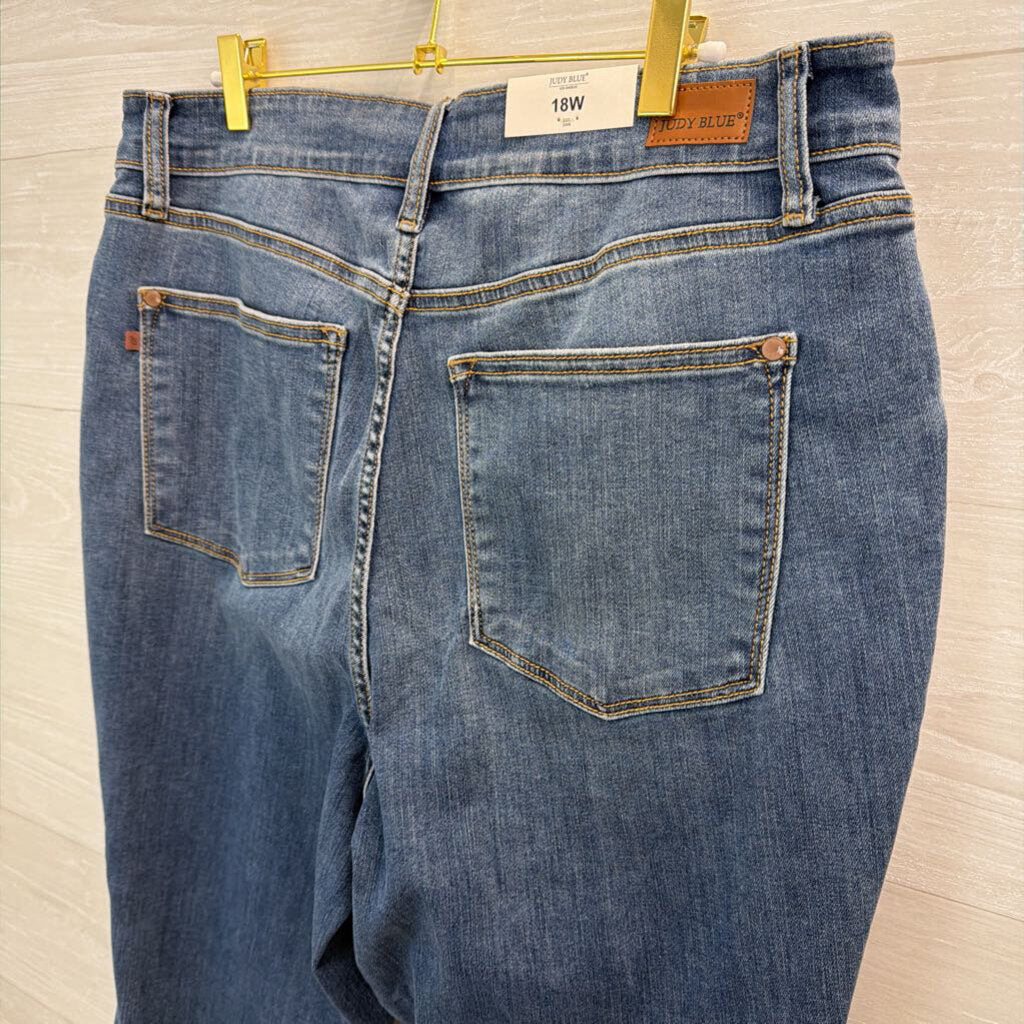 Judy Blue Medium Wash Mid Rise Skinny Fit Capri Jeans 18W