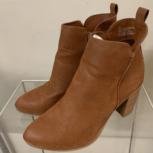 MIA Brown Patton Ankle Boots 8