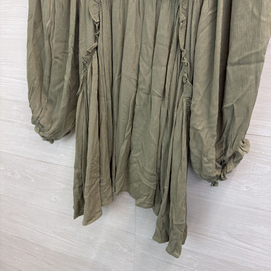 Davi and Dani Green Embroidered Detail V Neck Top Medium