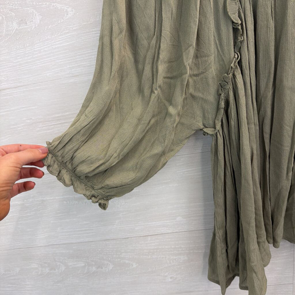 Davi and Dani Green Embroidered Detail V Neck Top Medium