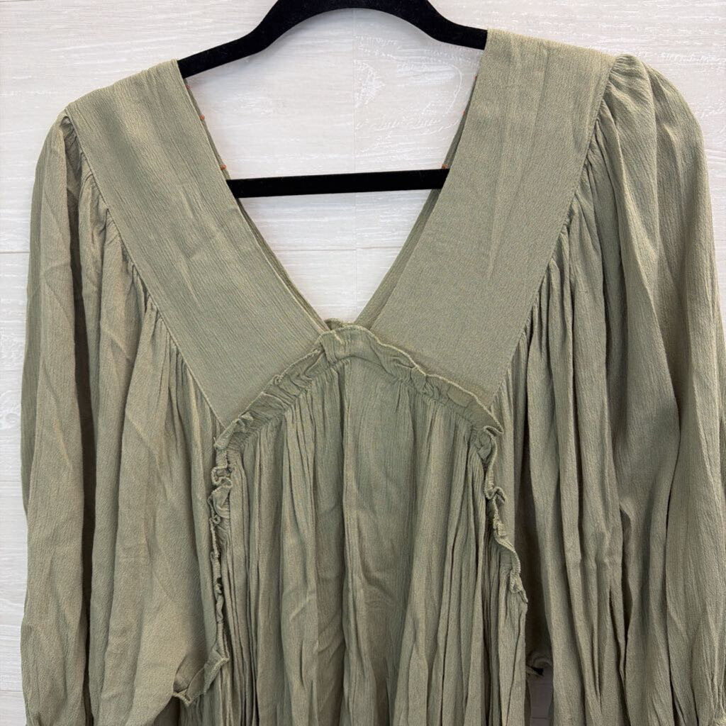 Davi and Dani Green Embroidered Detail V Neck Top Medium