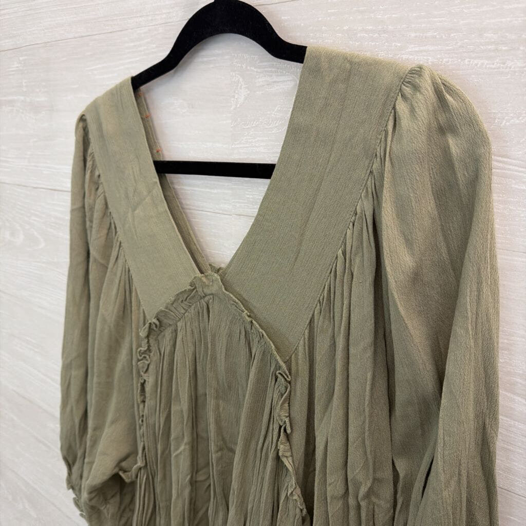 Davi and Dani Green Embroidered Detail V Neck Top Medium