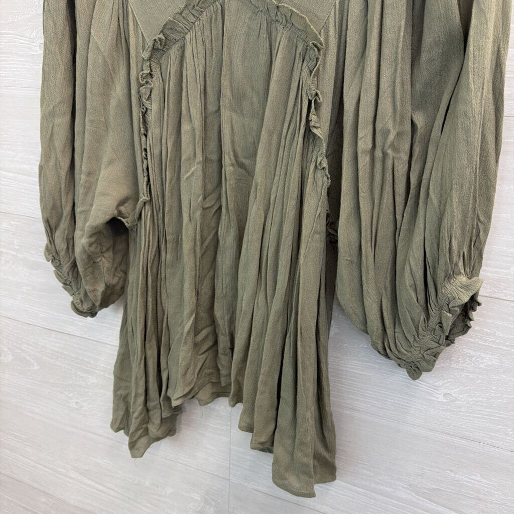 Davi and Dani Green Embroidered Detail V Neck Top Medium