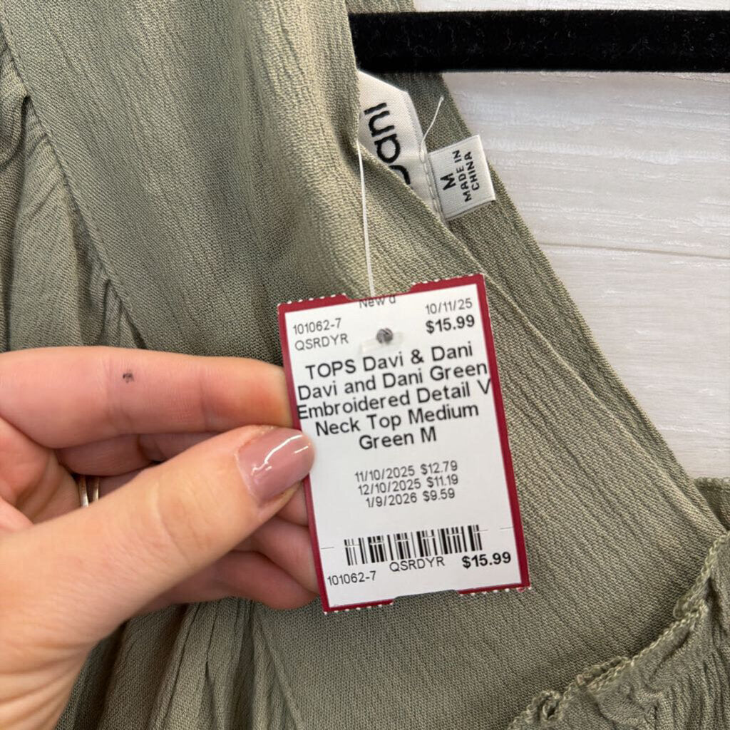 Davi and Dani Green Embroidered Detail V Neck Top Medium