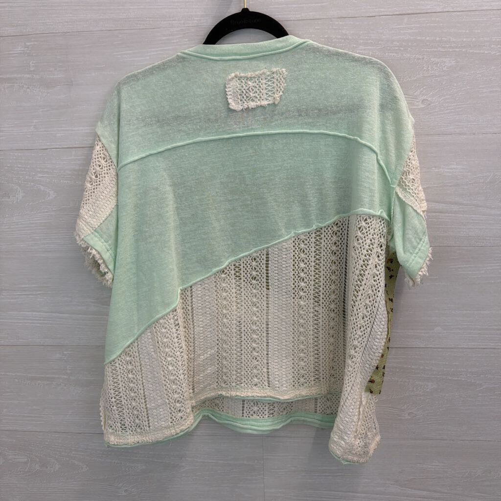 POL Green/ White Print Crochet Peace Sign Short Sleeve Top Medium
