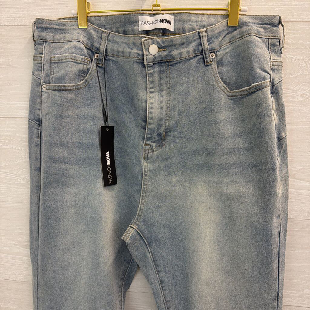 Fashion Nova Light Wash Flare Leg Jeans 16