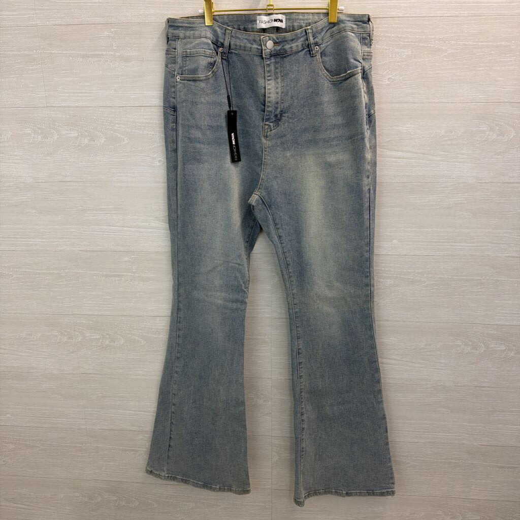 Fashion Nova Light Wash Flare Leg Jeans 16