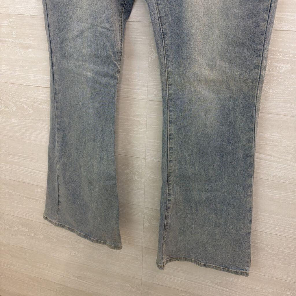 Fashion Nova Light Wash Flare Leg Jeans 16