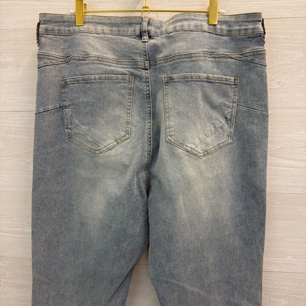 Fashion Nova Light Wash Flare Leg Jeans 16