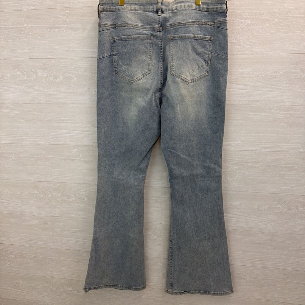 Fashion Nova Light Wash Flare Leg Jeans 16