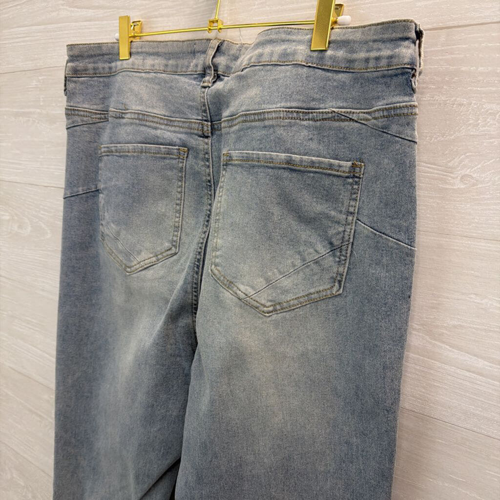 Fashion Nova Light Wash Flare Leg Jeans 16