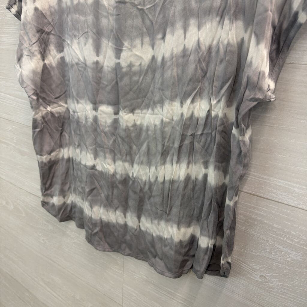 Charlie B Grey/ White Tie Dye Short Sleeve Top Large