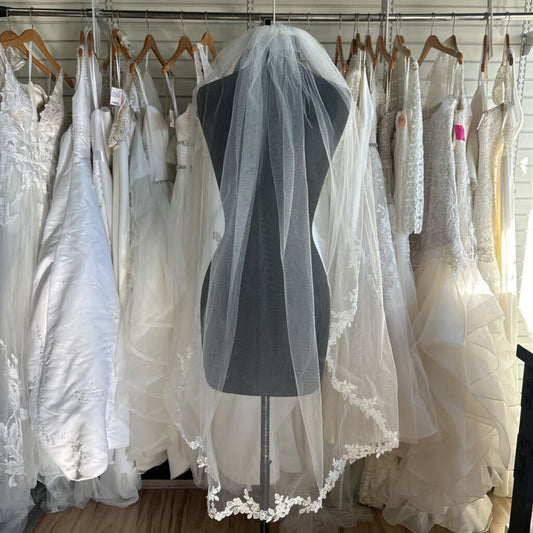 Lace Edge Fingertip Length Veil