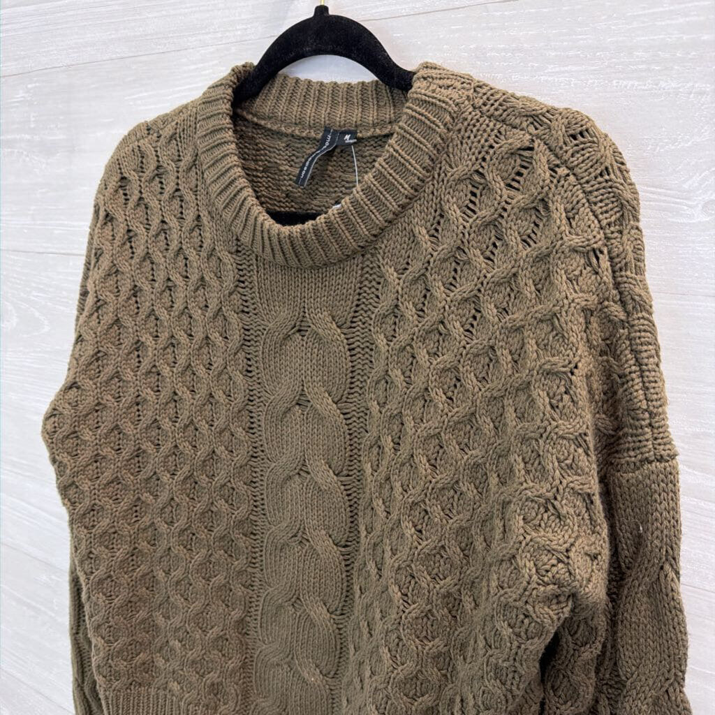 Moon and Madison Green Cable Knit Cropped Sweater Medium