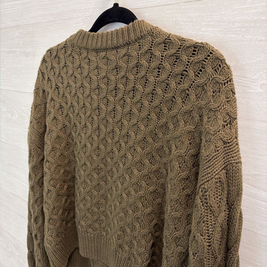 Moon and Madison Green Cable Knit Cropped Sweater Medium
