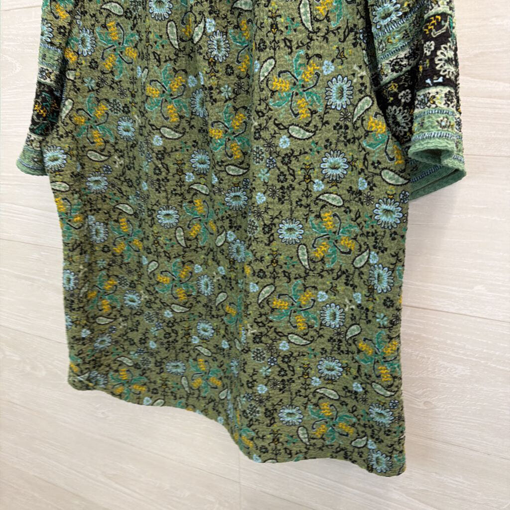 Green Printed Mock Neck Shortsleeve Top Large