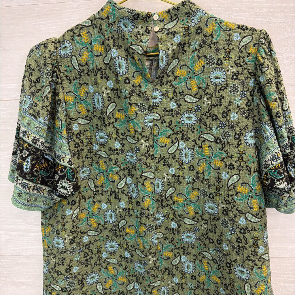 Green Printed Mock Neck Shortsleeve Top Large