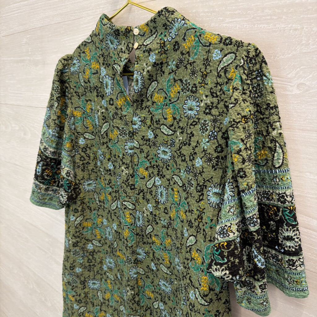 Green Printed Mock Neck Shortsleeve Top Large
