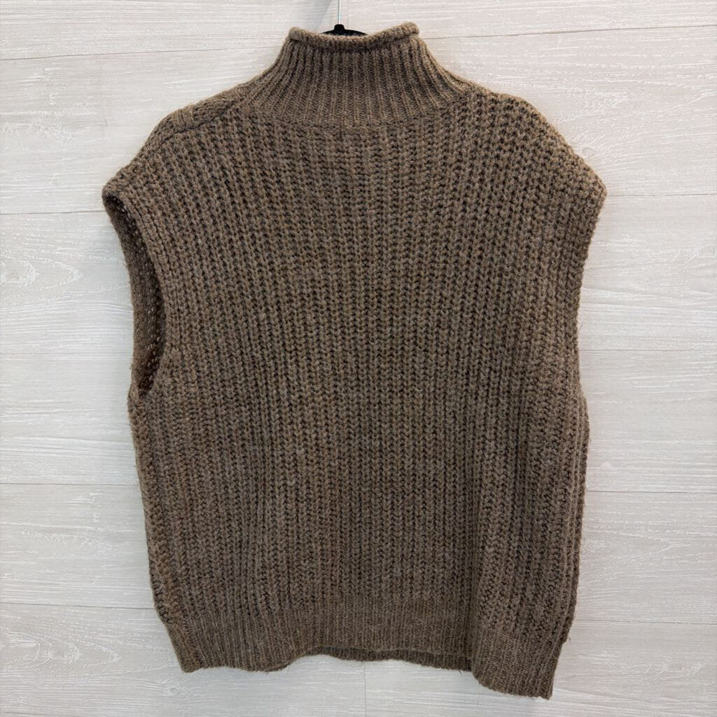 In Loom Green Cable Knit Sleeveless Sweater Medium/ Large