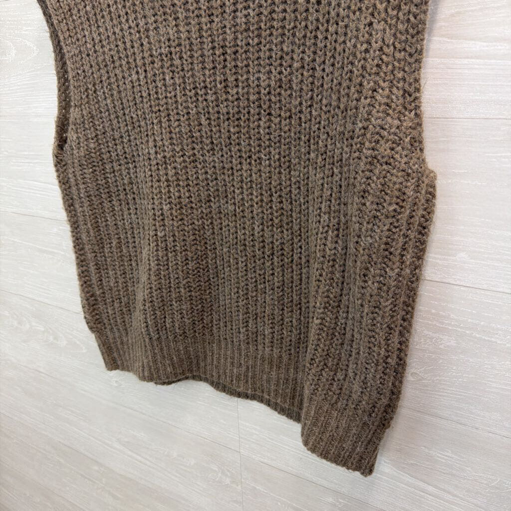 In Loom Green Cable Knit Sleeveless Sweater Medium/ Large