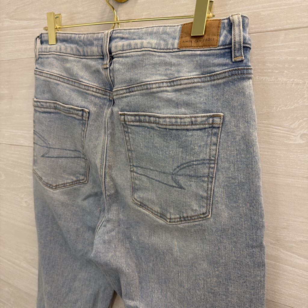 American Eagle Light Wash Mom Jeans 6 Long