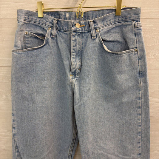 Wrangler Light Wash Relaxed Fit Jeans 33