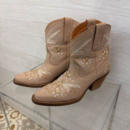 Dingo Brown Embroidered Primrose Ankle Western Boots 6