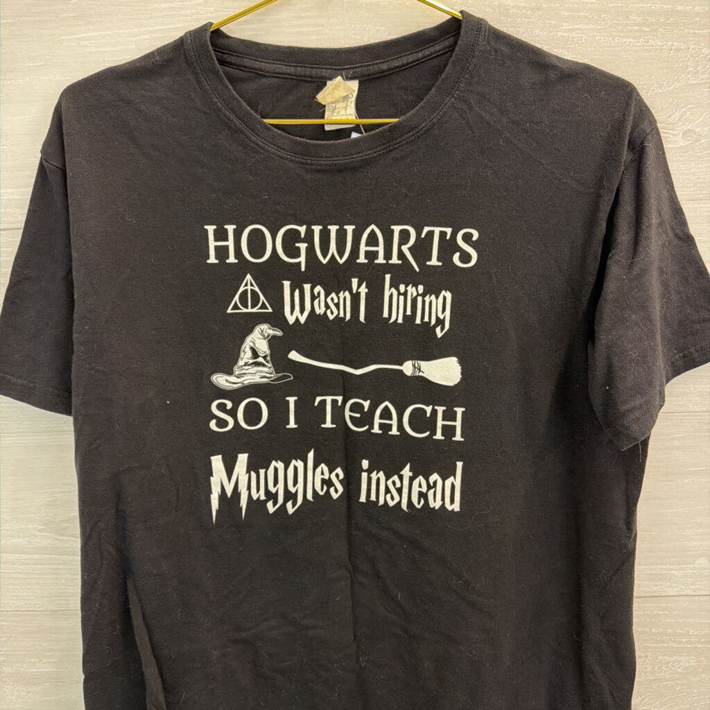 Black/ White Hogwarts Short Sleeve Graphic Tee Large