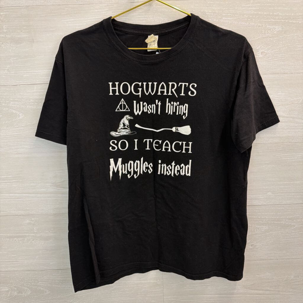 Black/ White Hogwarts Short Sleeve Graphic Tee Large
