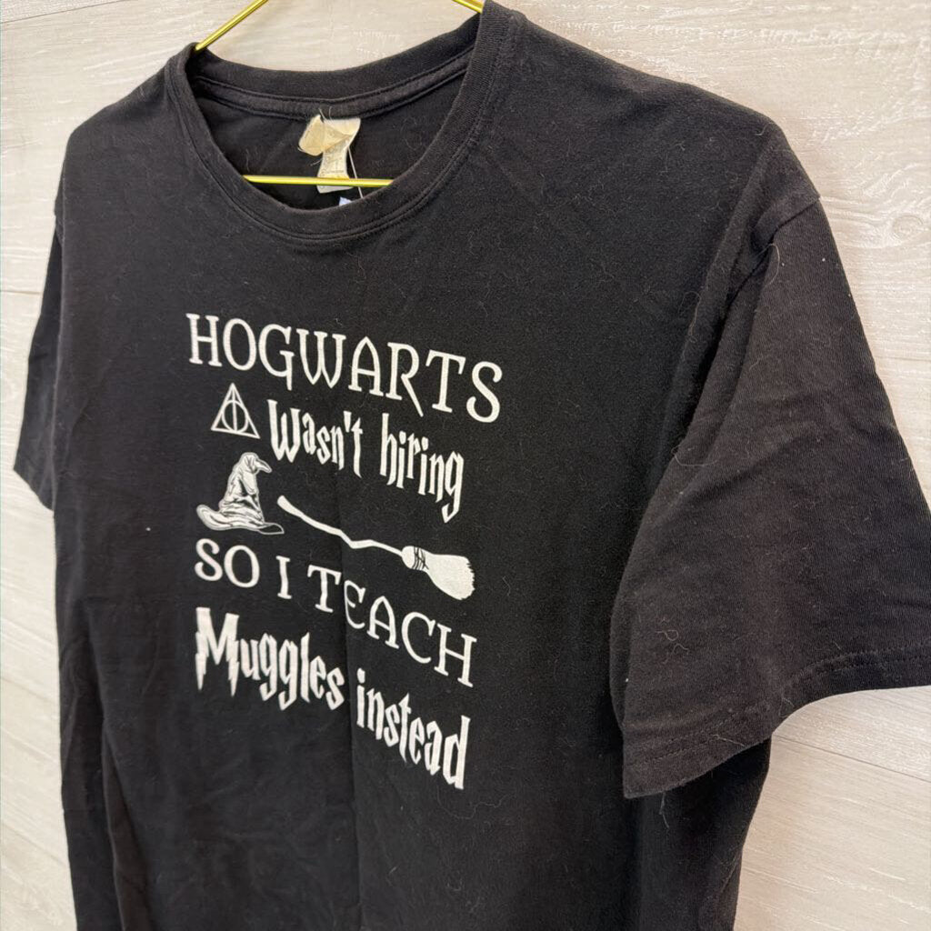 Black/ White Hogwarts Short Sleeve Graphic Tee Large
