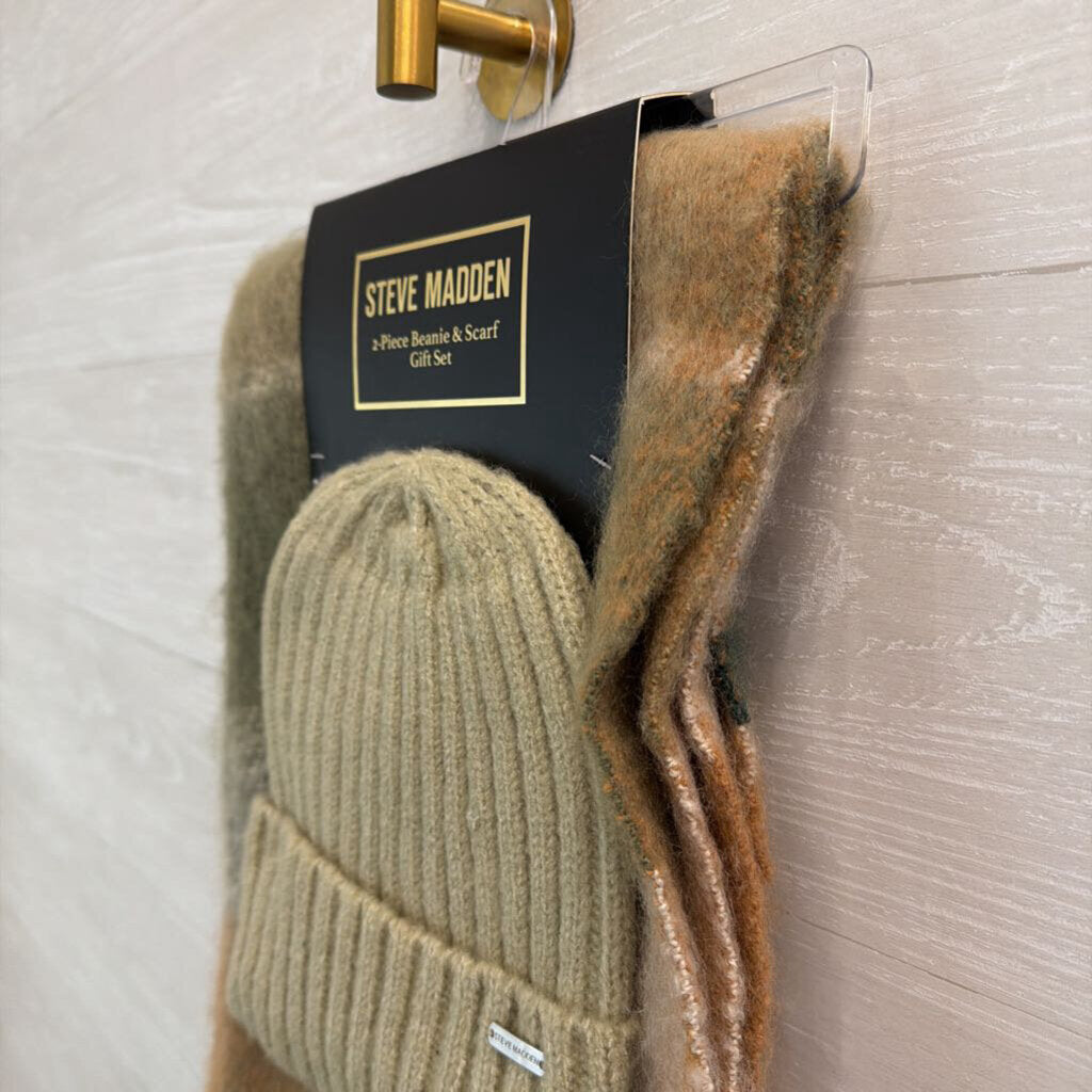 Steve Madden Green Two Piece Beanie and Scarf Set