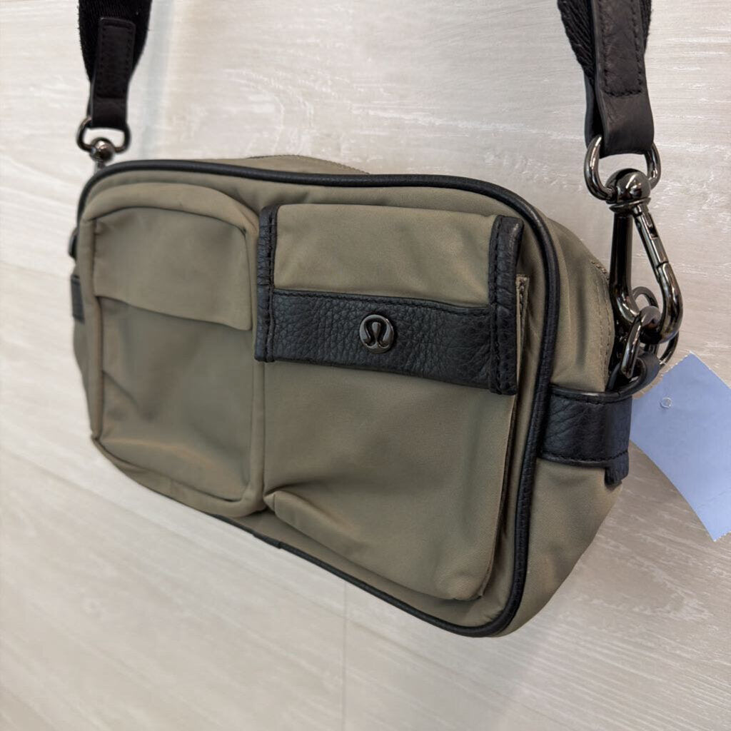 Lululemon Green/ Black Now and Always Hip Pack
