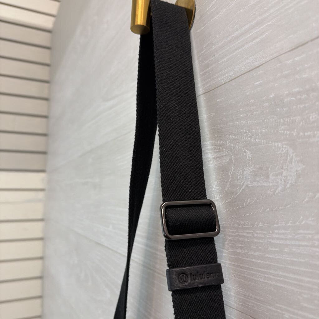 Lululemon Green/ Black Now and Always Hip Pack