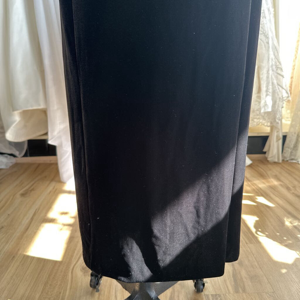 Alex Evenings Black Velvet Embellished Neckline Long Sleeve Long Formal Dress 14