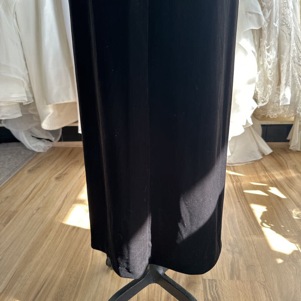 Alex Evenings Black Velvet Embellished Neckline Long Sleeve Long Formal Dress 14