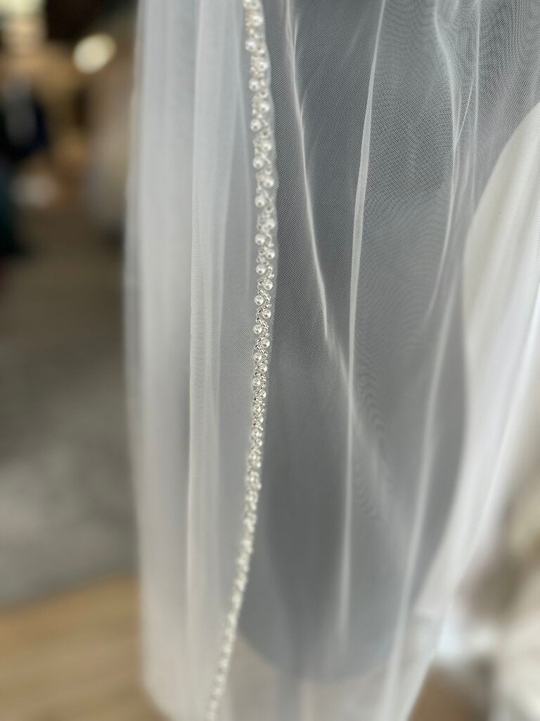 Ivory Embellished Beaded Edge Veil