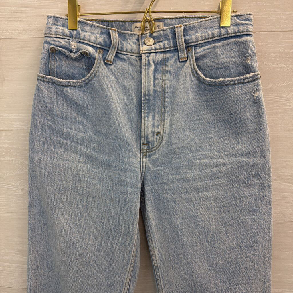 Abercrombie and Fitch Light Wash The 90s Relaxed High Rise Jeans 26 XS