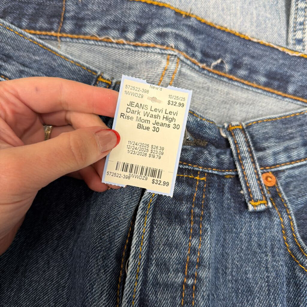Levi Dark Wash High Rise Mom Jeans 30