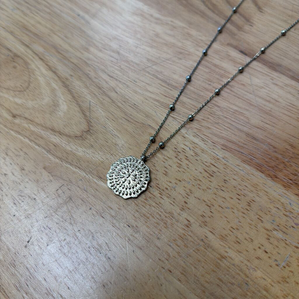 Gold Circle Pendant Necklace