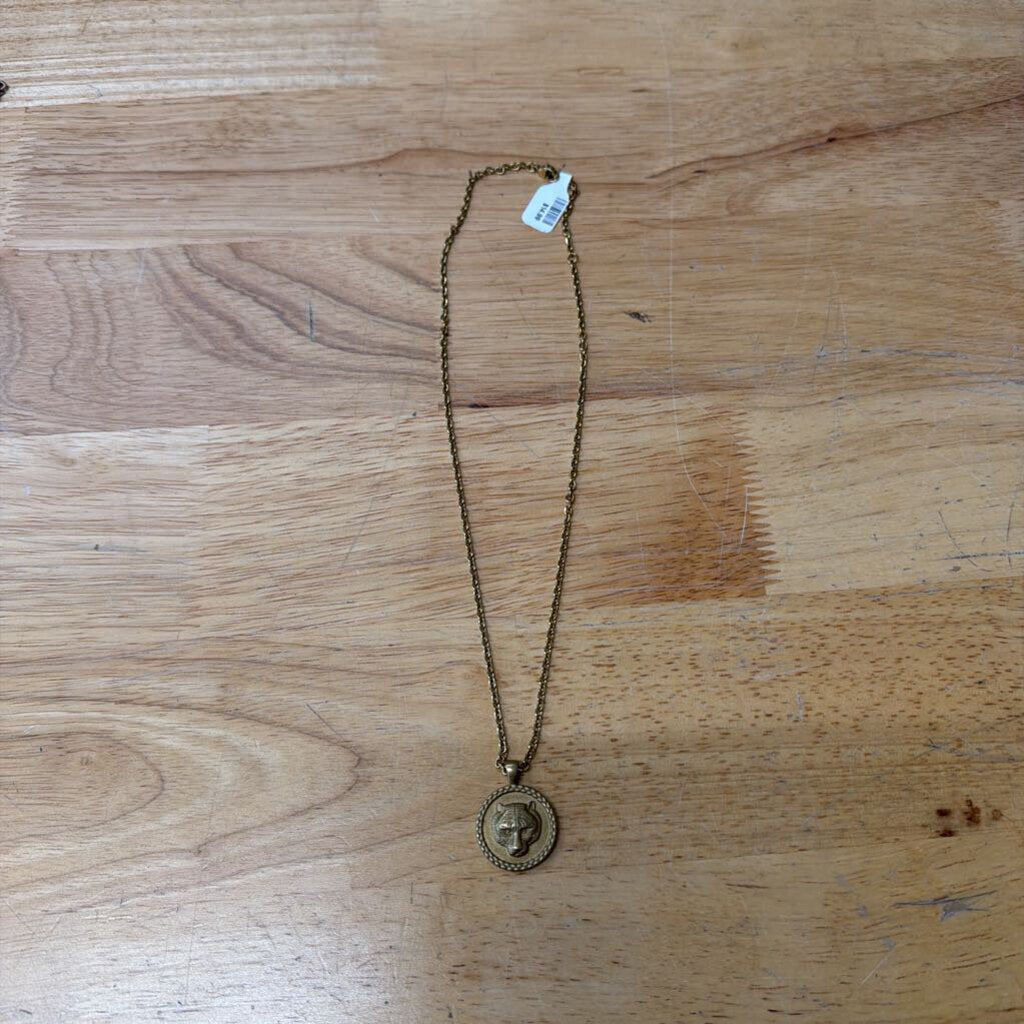 Gold Animal Circle Pendant Necklace