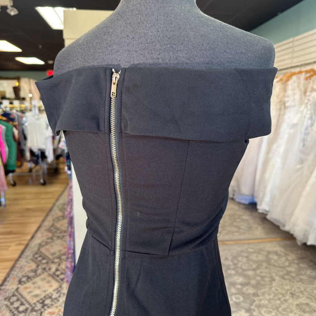 Showny Black Off Shoulder Fitted Long Formal Dress Medium