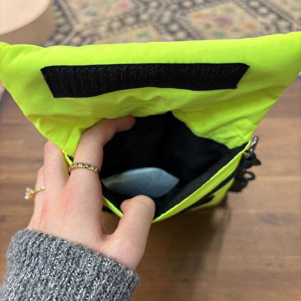 Welle Australia Neon Green Quilted Crossbody Purse