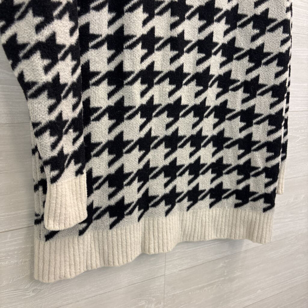 Lou & Grey Black and White Houndstooth Sweater Medium