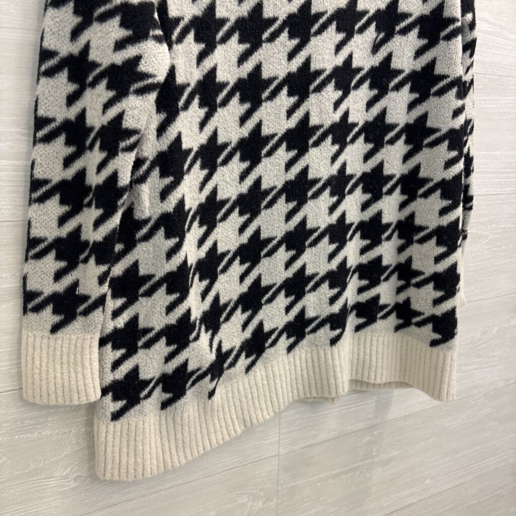 Lou & Grey Black and White Houndstooth Sweater Medium
