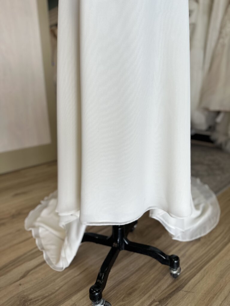 Vintage Ivory Beaded Lace Detail Short Sleeve Bridal Gown 10