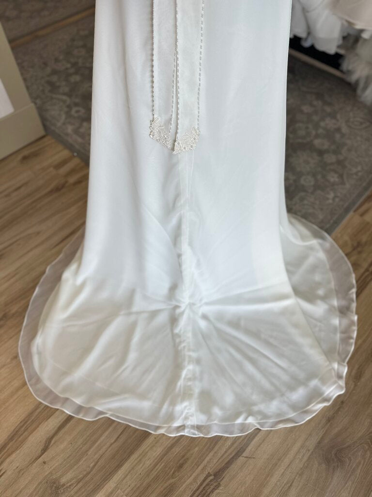 Vintage Ivory Beaded Lace Detail Short Sleeve Bridal Gown 10