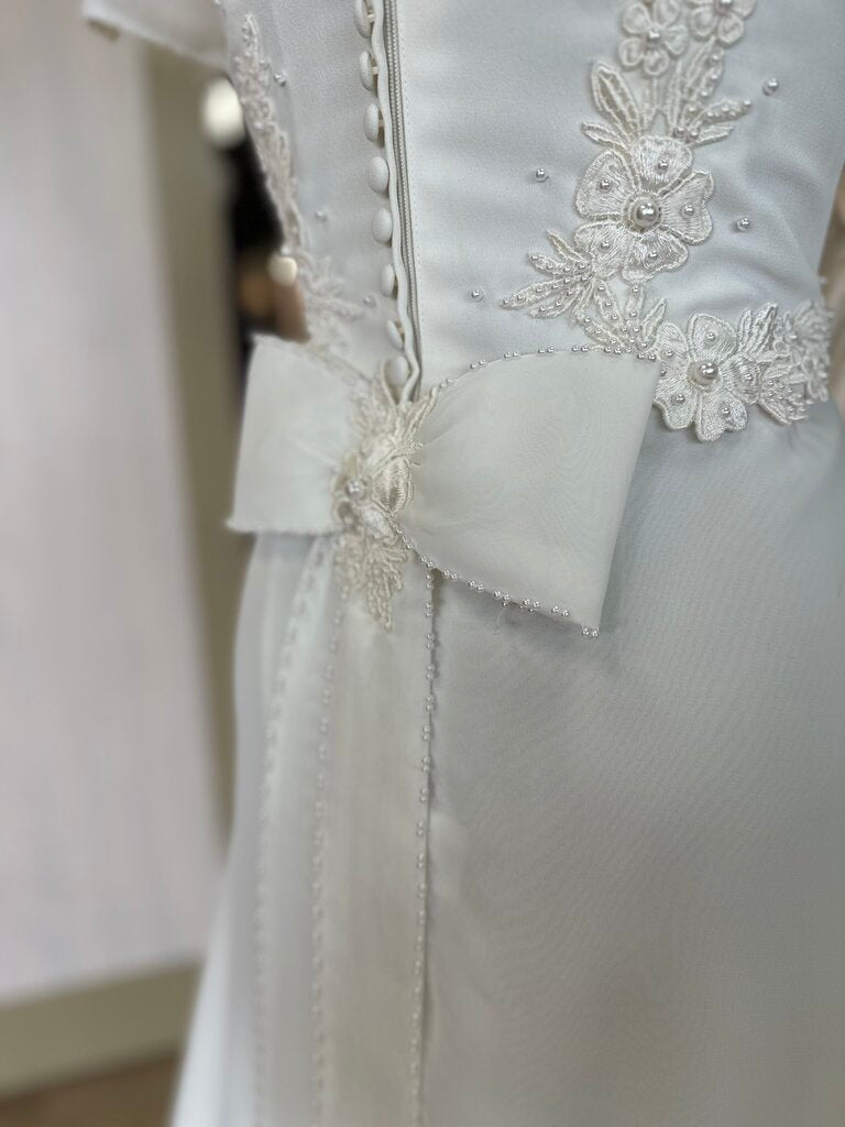 Vintage Ivory Beaded Lace Detail Short Sleeve Bridal Gown 10